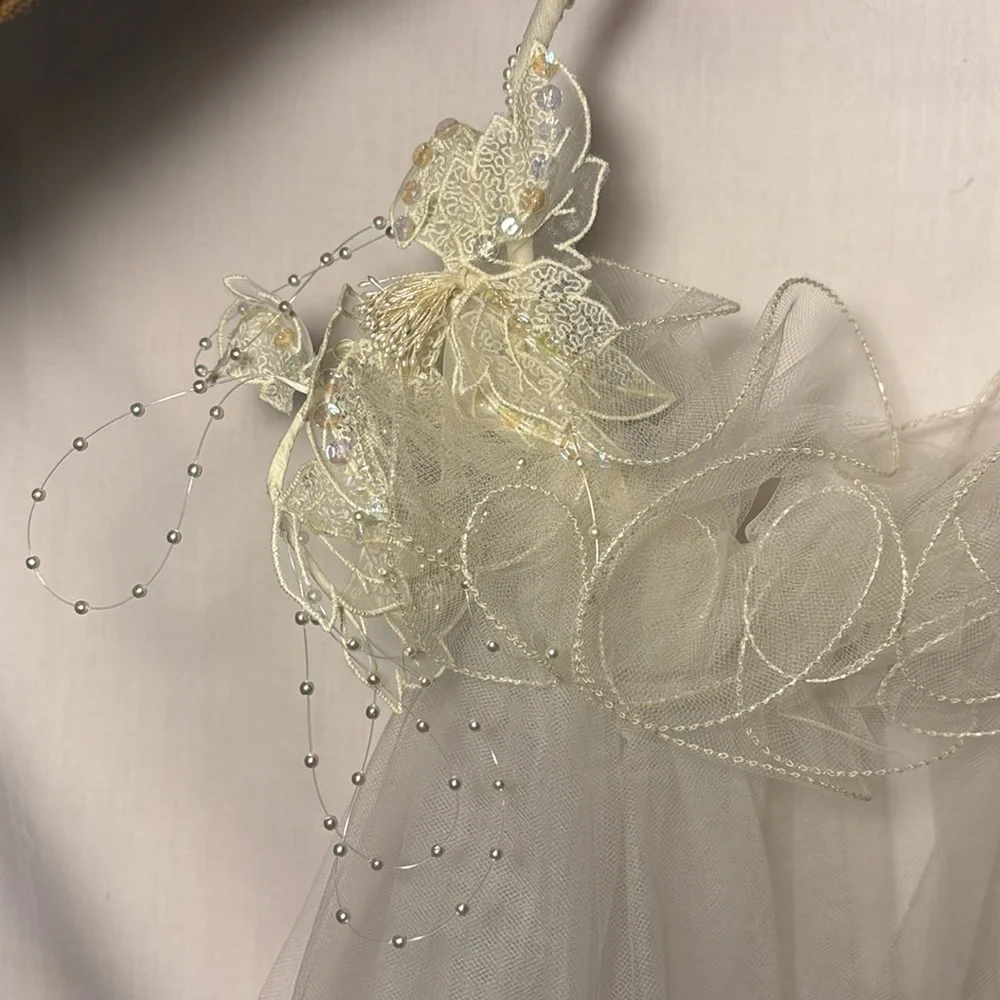 Vintage 1950s White Wedding Vail Beaded Floral